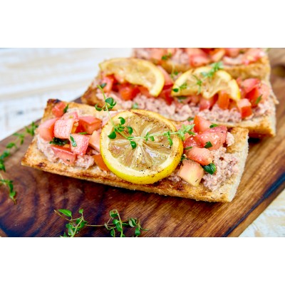 Брускетты с тунцом и лимоном